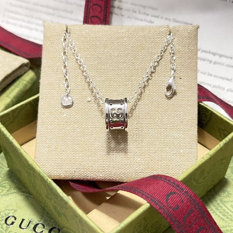 G*u*i necklaces